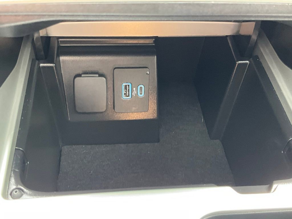 Certified 2022 Ford Explorer XLT w/ Equipment Group 202A image 11