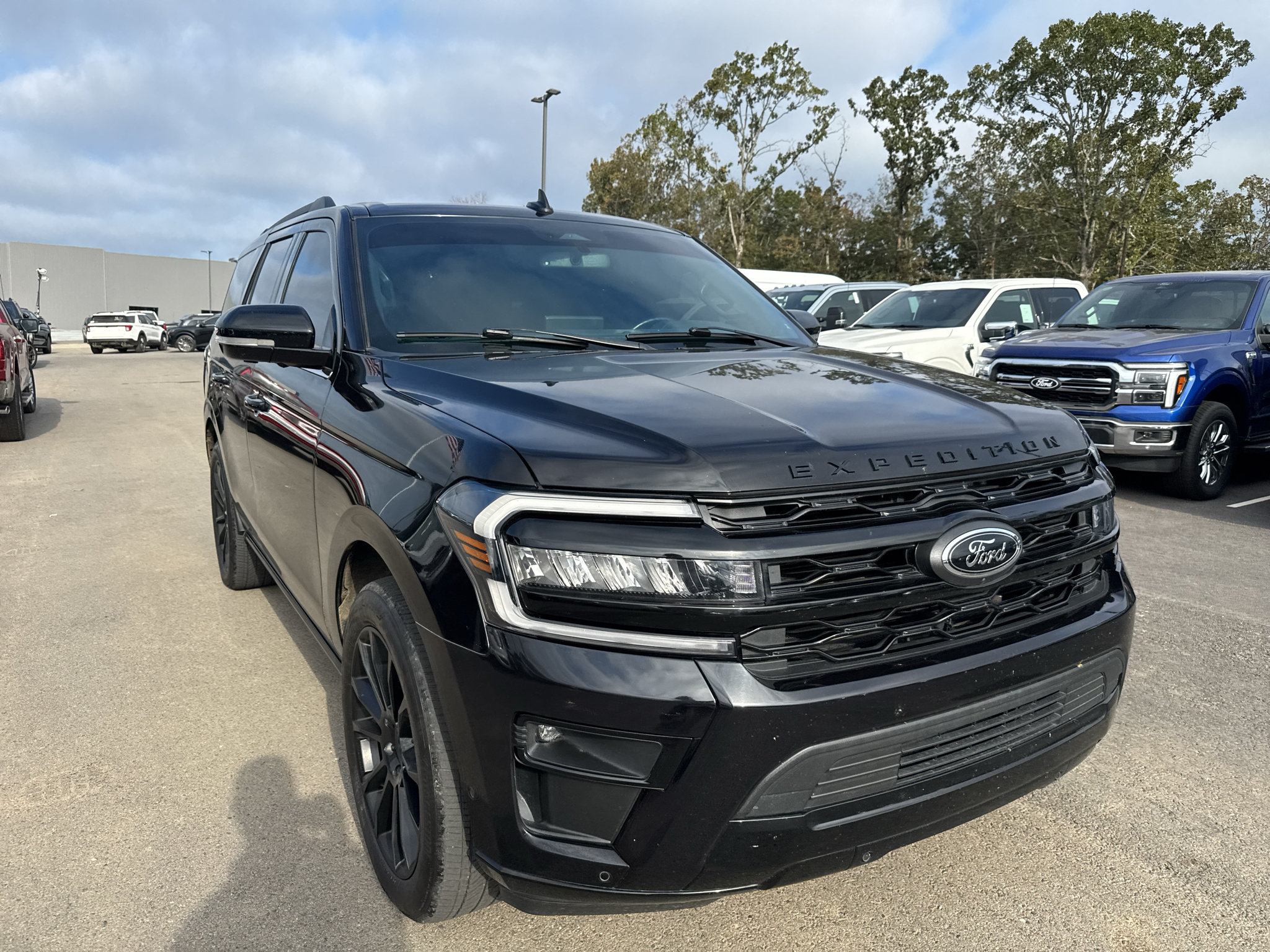 Certified 2022 Ford Expedition Limited RWD image 3