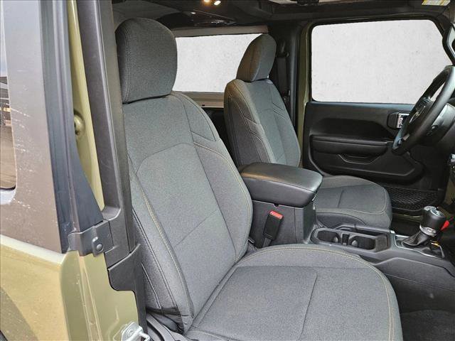 Used 2025 Jeep Wrangler Sport AWD/4WD image 17