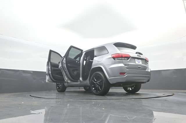 Used 2020 Jeep Grand Cherokee Altitude AWD/4WD image 47