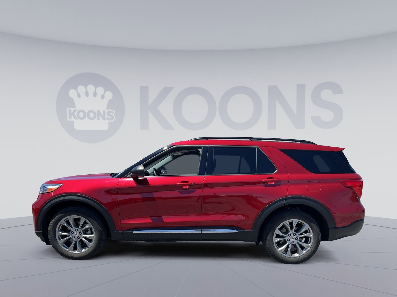 Certified 2022 Ford Explorer XLT w/ Equipment Group 202A AWD/4WD image 2