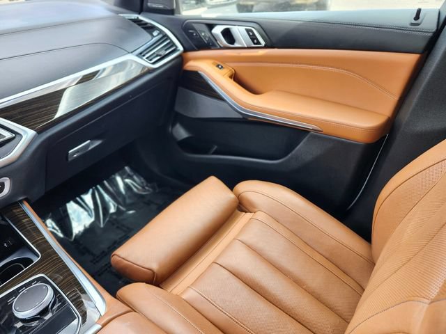 Used 2019 BMW X5 xDrive50i w/ M Sport Package AWD/4WD image 15