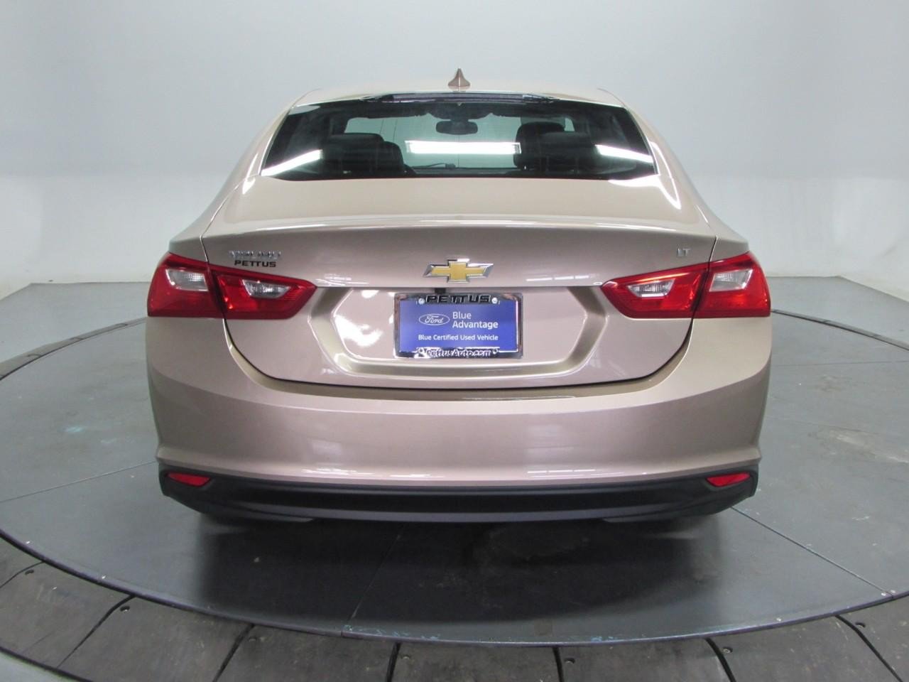 Used 2018 Chevrolet Malibu LT w/ Leather Package FWD image 6