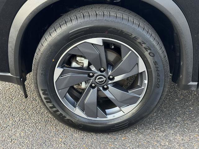 Used 2025 Nissan Rogue SV FWD image 11