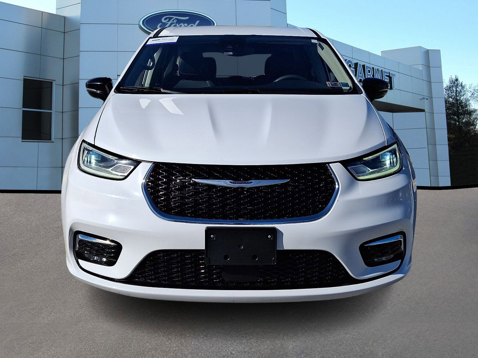 Used 2024 Chrysler Pacifica Touring-L image 7