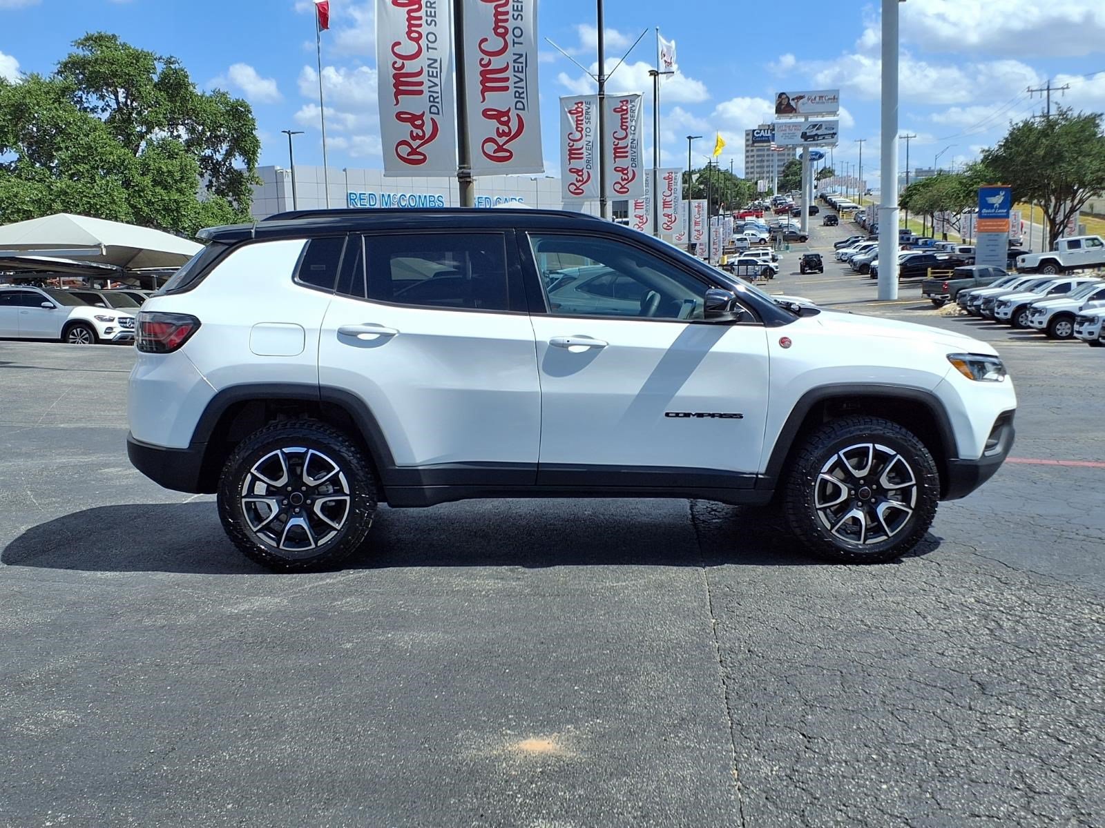 Used 2025 Jeep Compass Trailhawk AWD/4WD image 5
