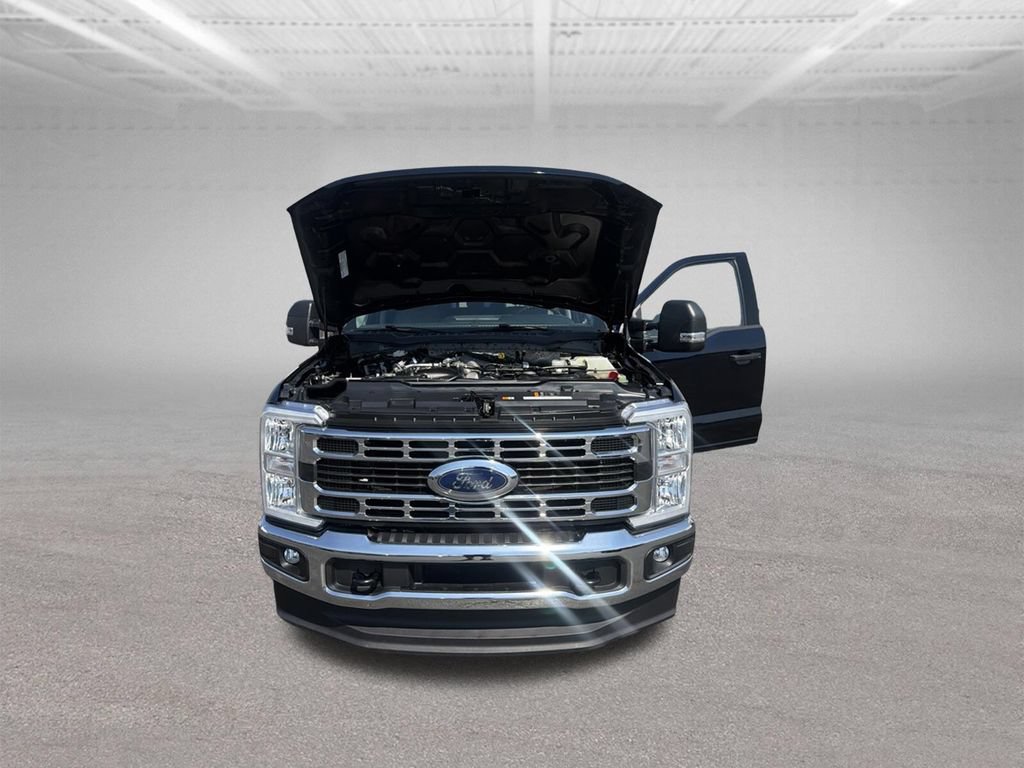 Certified 2025 Ford F250 XLT AWD/4WD image 37