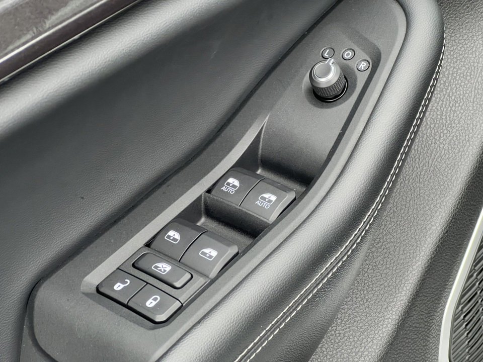 Used 2022 Jeep Grand Cherokee Laredo w/ Luxury Tech Group I image 14