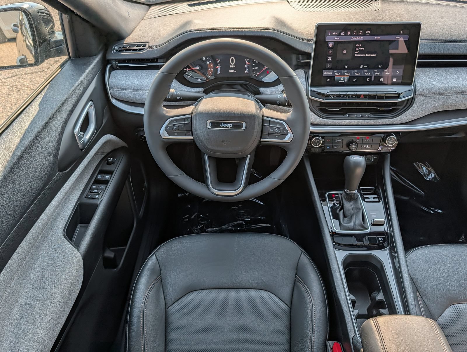 Used 2023 Jeep Compass Latitude w/ Sun and Sound Group AWD/4WD image 24