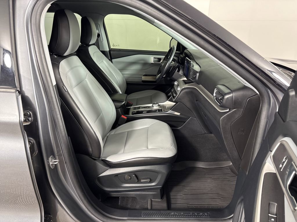 Certified 2021 Ford Explorer XLT w/ Equipment Group 202A RWD image 7