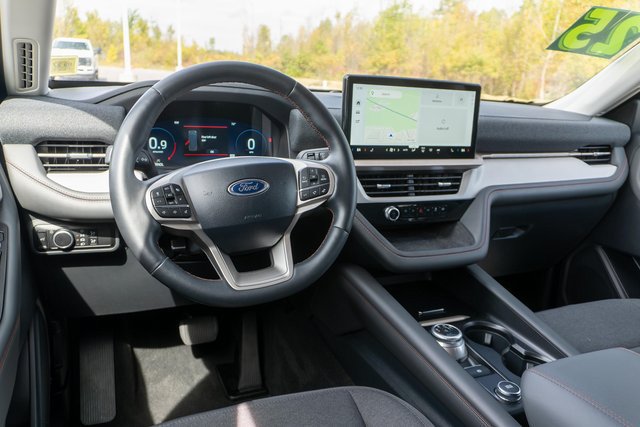 Certified 2025 Ford Explorer Active AWD/4WD image 12