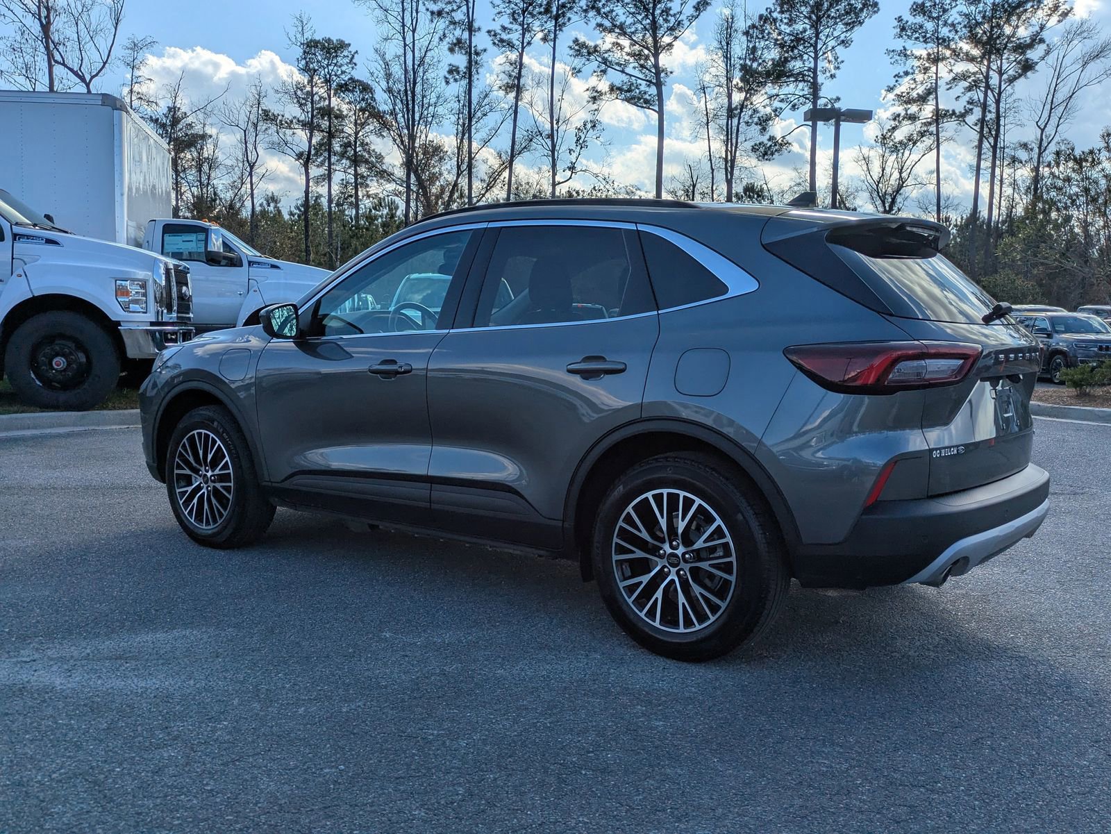 Certified 2025 Ford Escape SE image 3