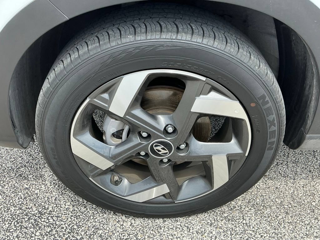 Used 2025 Hyundai Venue SEL FWD image 21