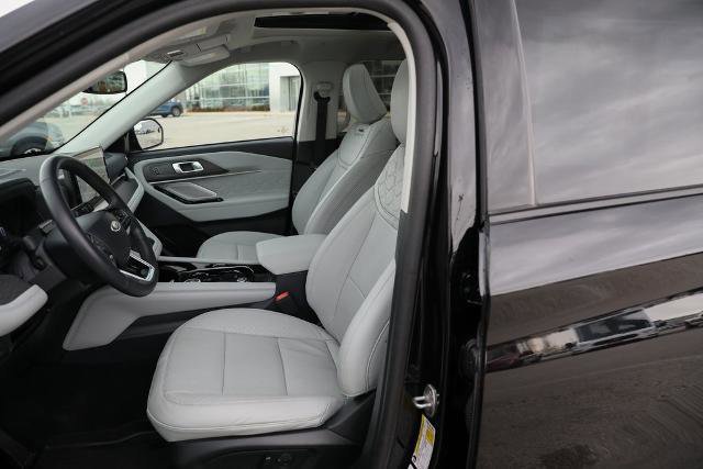 Certified 2025 Ford Explorer Platinum w/ LUX Leather Package image 23