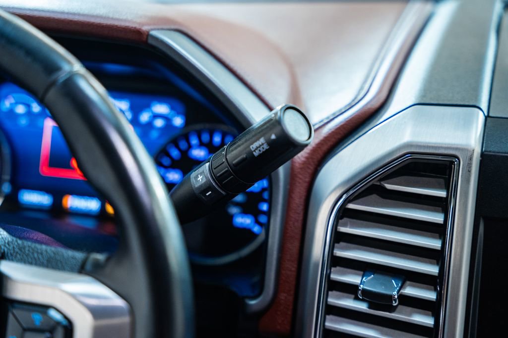 Certified 2020 Ford F350 Platinum w/ FX4 Off-Road Package image 36