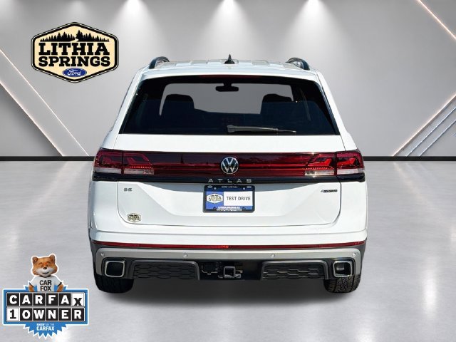 Used 2024 Volkswagen Atlas Peak Edition SE AWD/4WD image 4