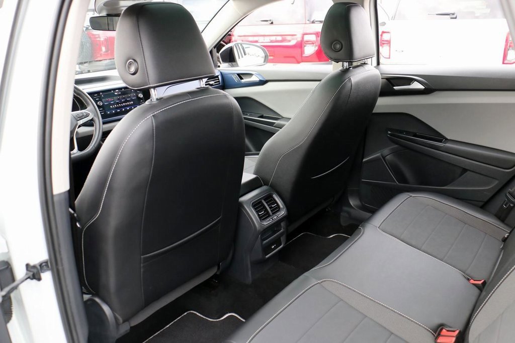 Used 2023 Volkswagen Taos SE w/ Panoramic Sunroof Package image 21