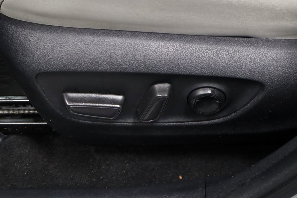 Used 2021 Toyota RAV4 XLE Premium AWD/4WD image 25