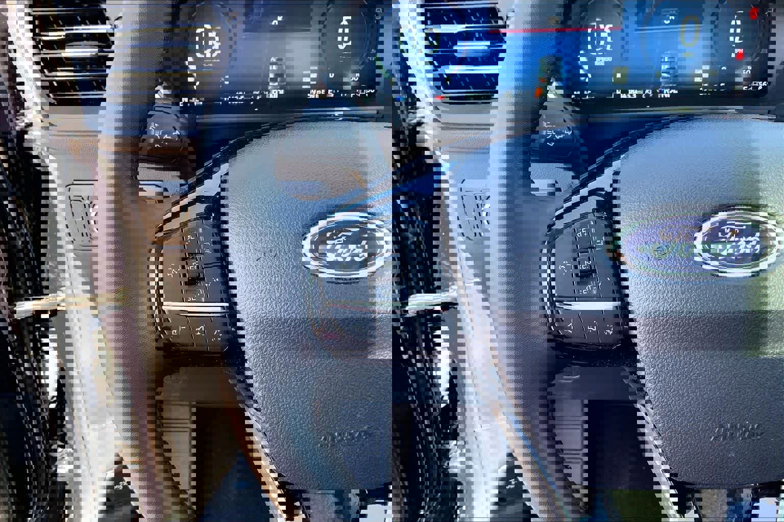 Certified 2025 Ford Escape Platinum image 23