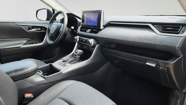 Used 2025 Toyota RAV4 XLE AWD/4WD image 31