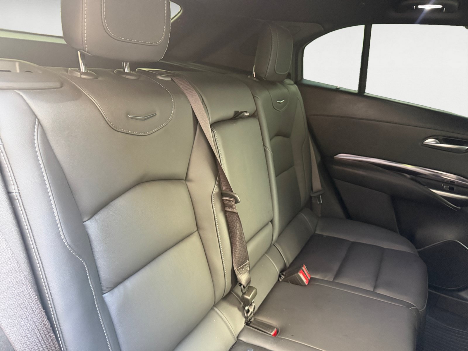 Used 2023 Cadillac XT4 Luxury w/ Cold Weather Package FWD image 18