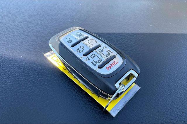 Used 2023 Chrysler Pacifica Touring-L FWD image 10