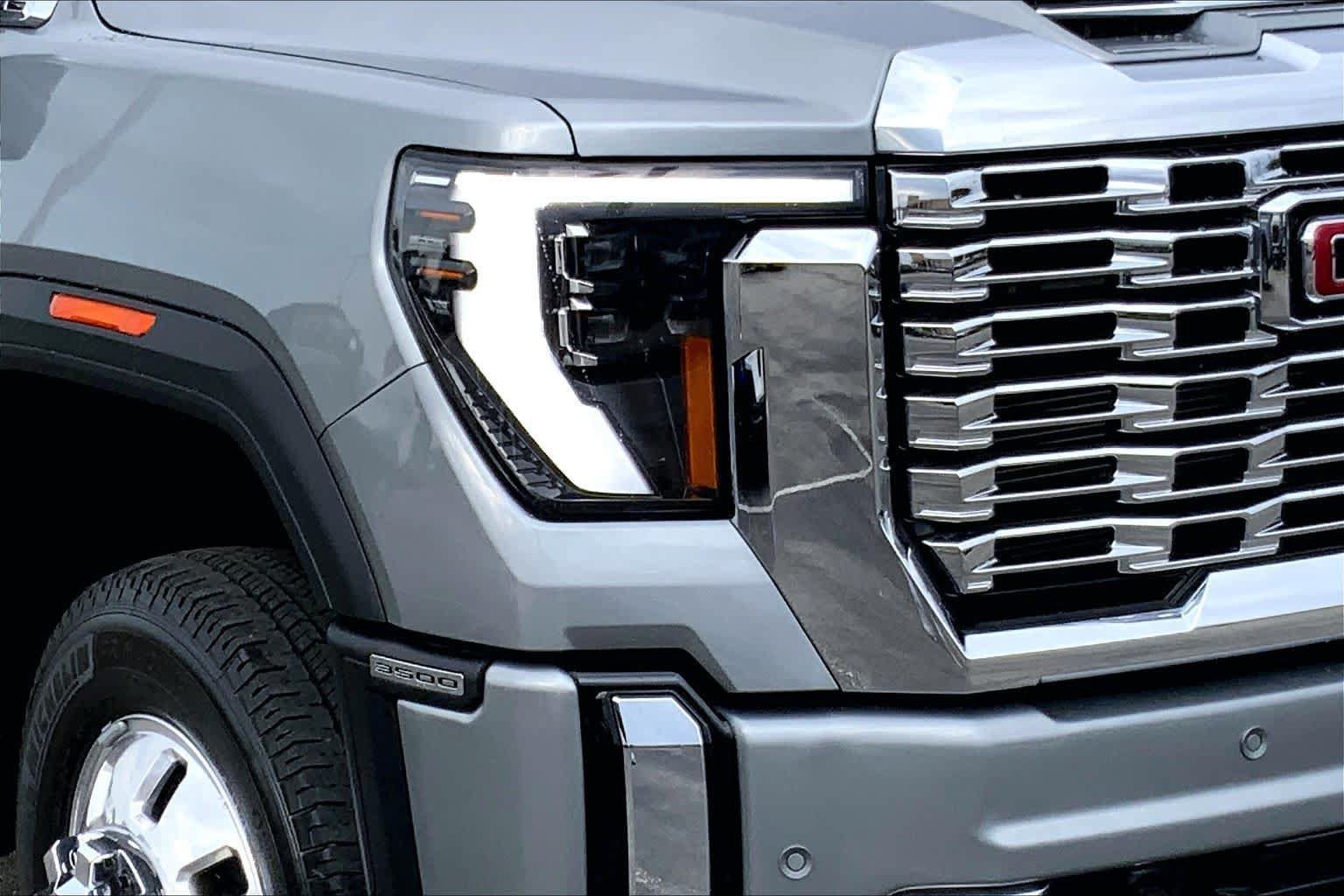 Used 2026 GMC Sierra 3500 Denali w/ Denali Reserve Package AWD/4WD image 25