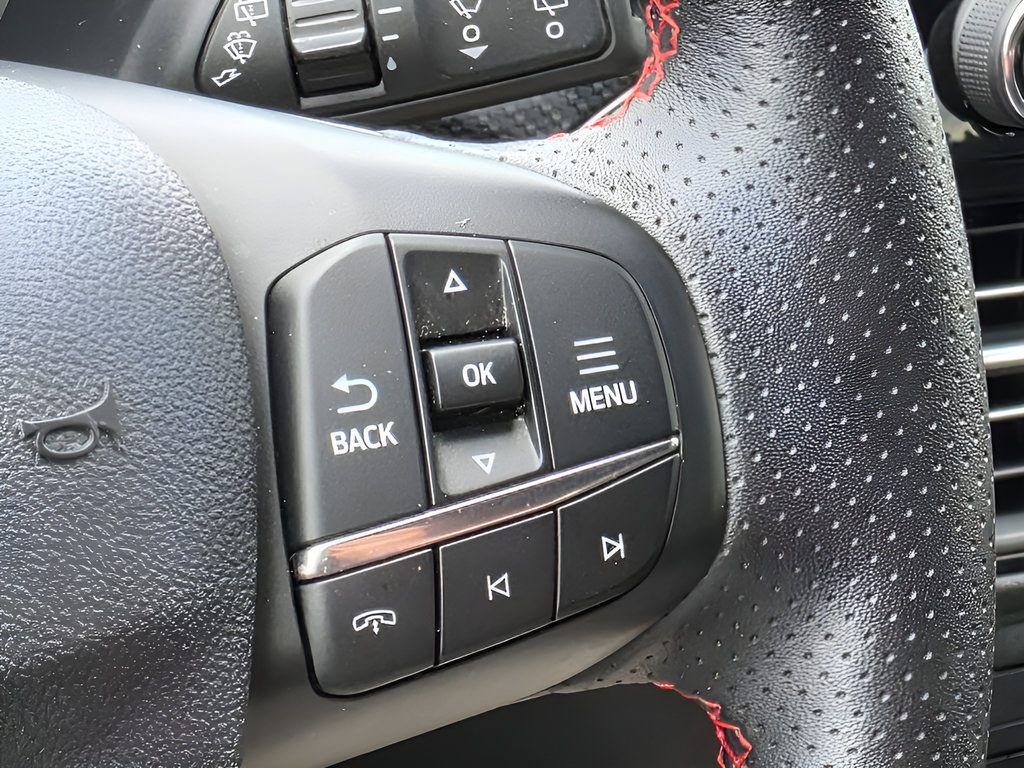 Certified 2025 Ford Escape ST-Line Select AWD/4WD image 19