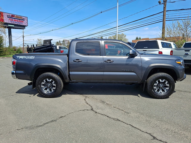 Used 2023 Toyota Tacoma TRD Off-Road w/ Black Out Package (TMS) AWD/4WD image 3