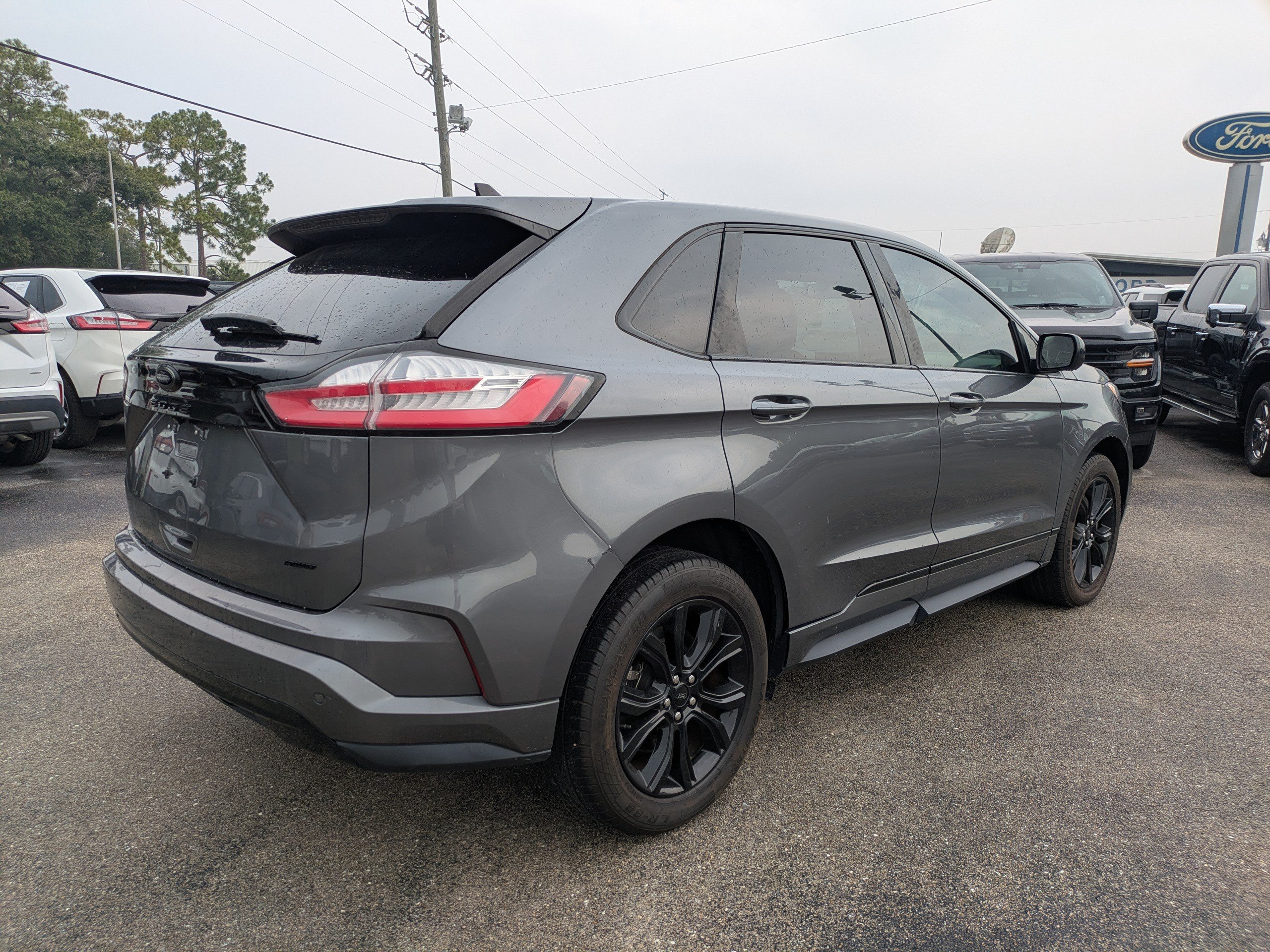 Certified 2022 Ford Edge SE w/ Black Appearance Package AWD/4WD image 4