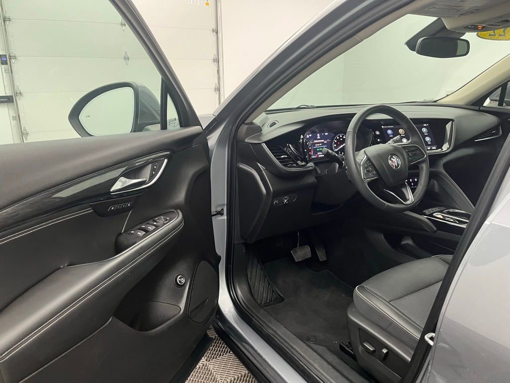 Used 2022 Buick Envision Essence w/ Safety Package image 18