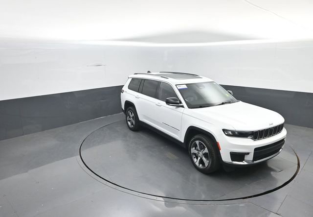 Used 2023 Jeep Grand Cherokee L Limited w/ Luxury Tech Group II image 24