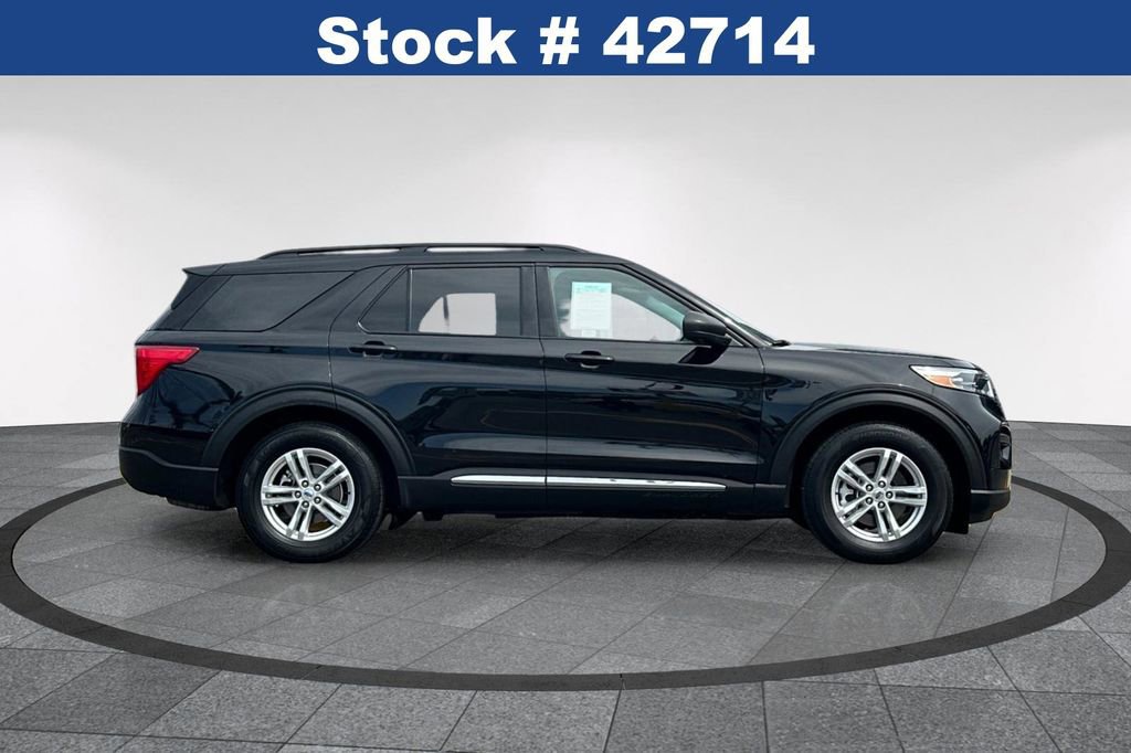 Certified 2023 Ford Explorer XLT image 3