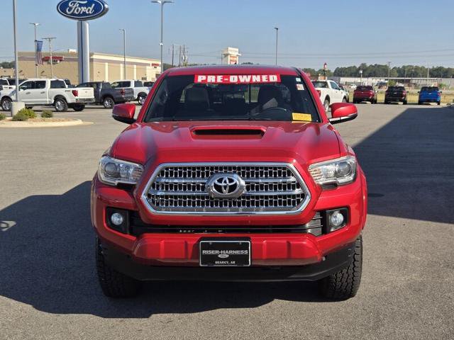 Used 2017 Toyota Tacoma TRD Sport AWD/4WD image 9
