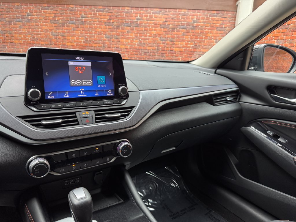Used 2023 Nissan Altima 2.5 SR FWD image 18