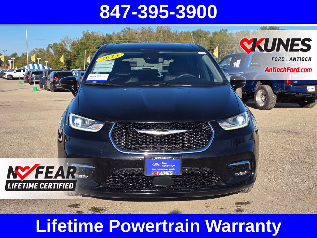 Used 2024 Chrysler Pacifica Touring-L FWD image 2