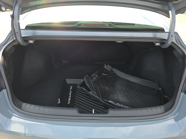 Used 2023 Hyundai Elantra Limited image 16