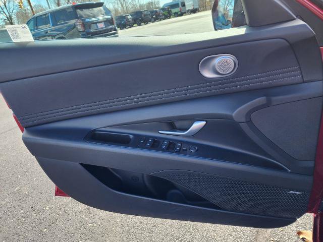 Used 2025 Hyundai Elantra Limited FWD image 19
