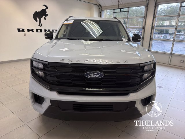 Certified 2025 Ford Expedition Active RWD image 3