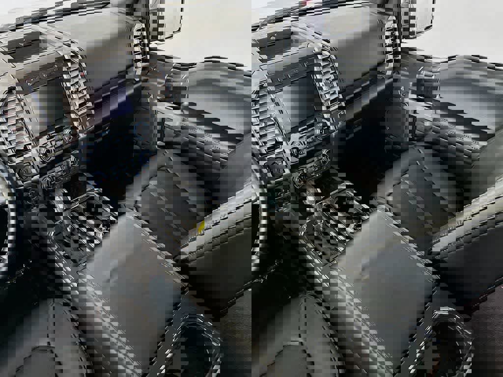 Certified 2019 Ford F150 Platinum w/ Equipment Group 701A Luxury image 14