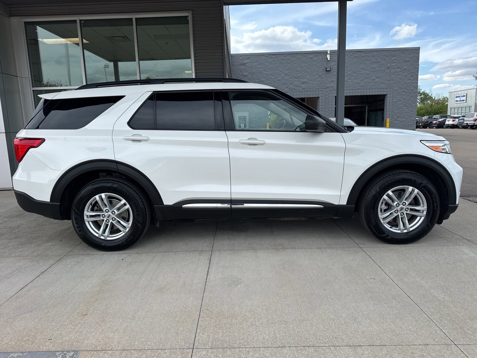 Certified 2020 Ford Explorer XLT w/ Comfort Package AWD/4WD image 9