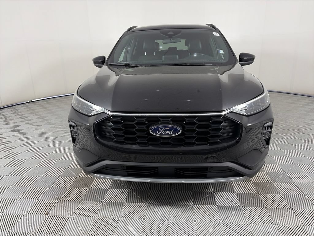 Certified 2025 Ford Escape ST-Line Select AWD/4WD image 2