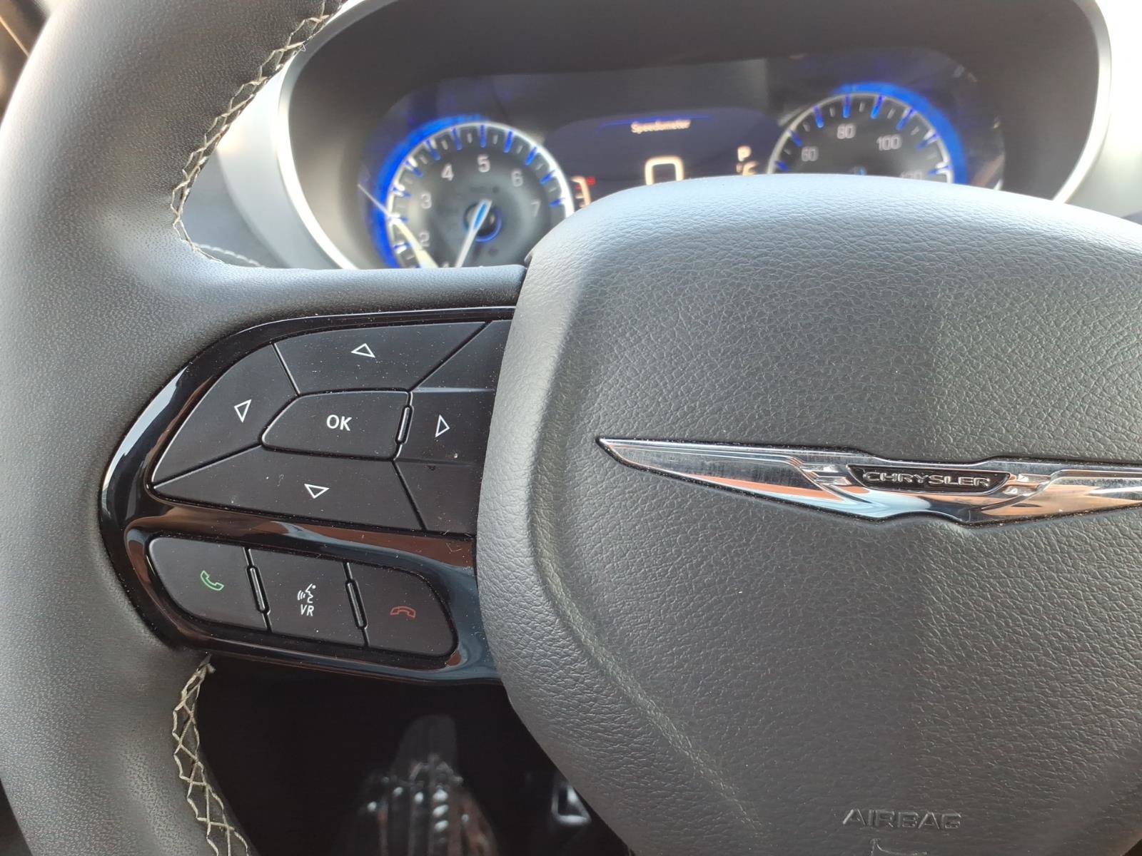 Used 2025 Chrysler Pacifica Limited FWD image 17