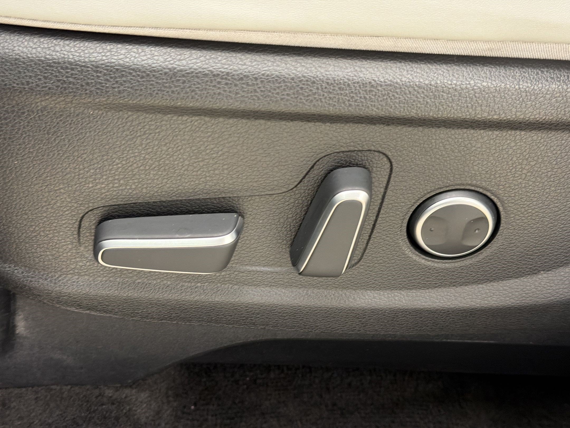 Used 2024 Hyundai Palisade SEL FWD image 16