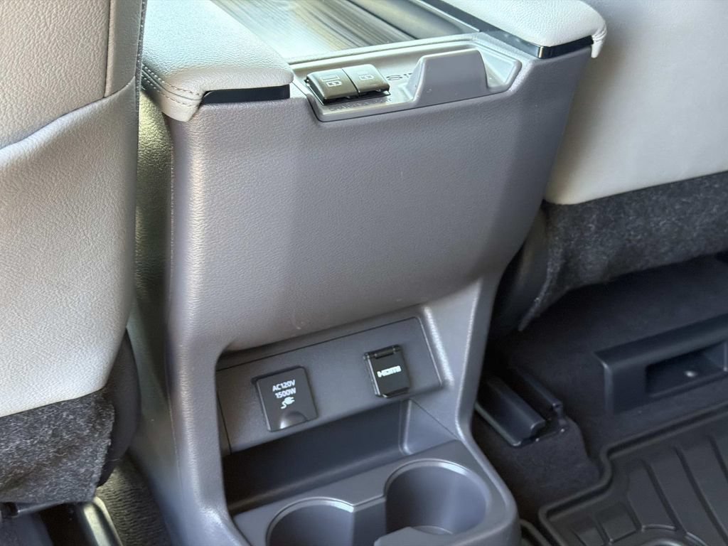 Used 2022 Toyota Sienna Limited AWD/4WD image 18