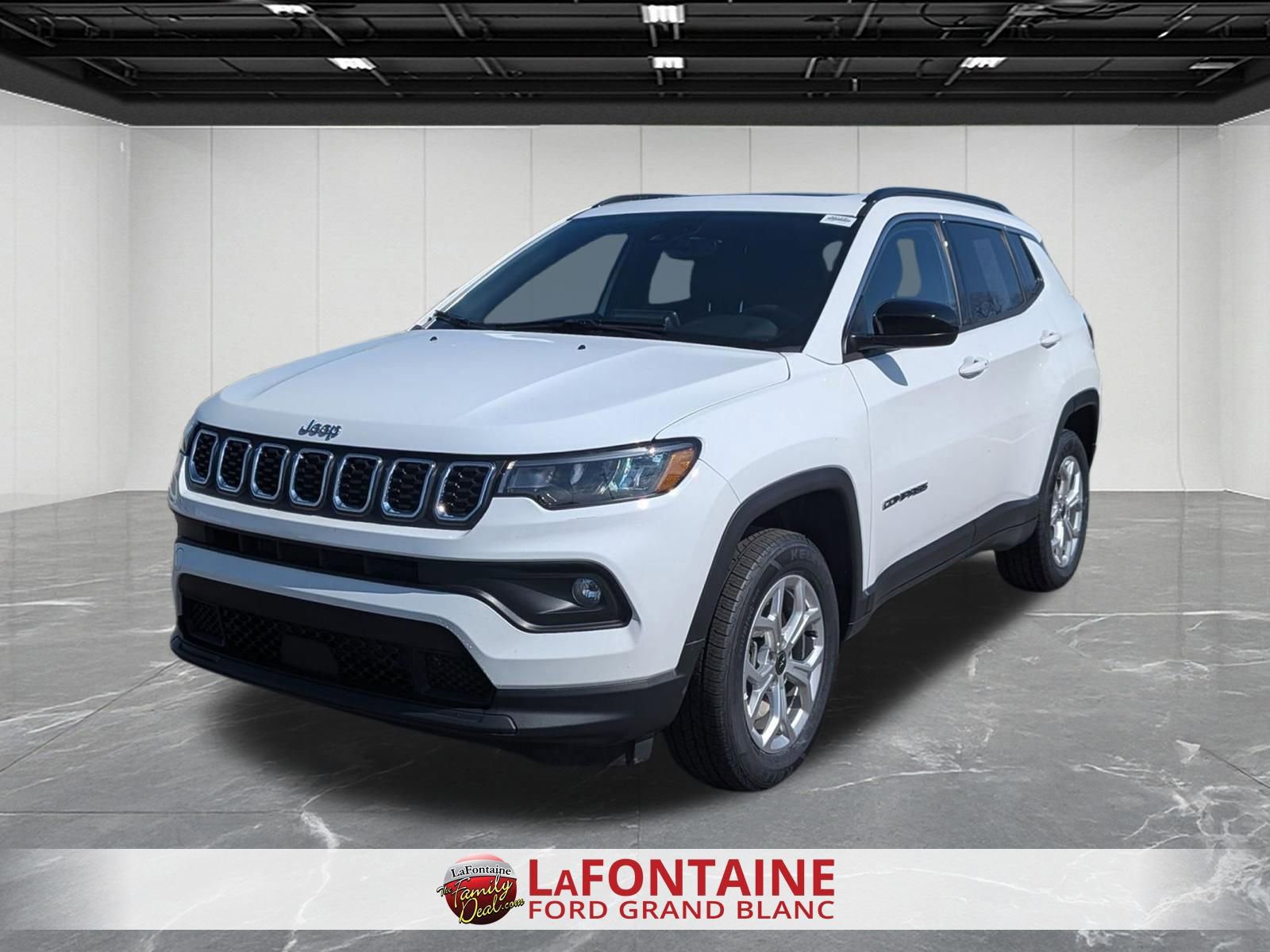 Used 2025 Jeep Compass Latitude w/ Sun & Sound Group AWD/4WD image 1