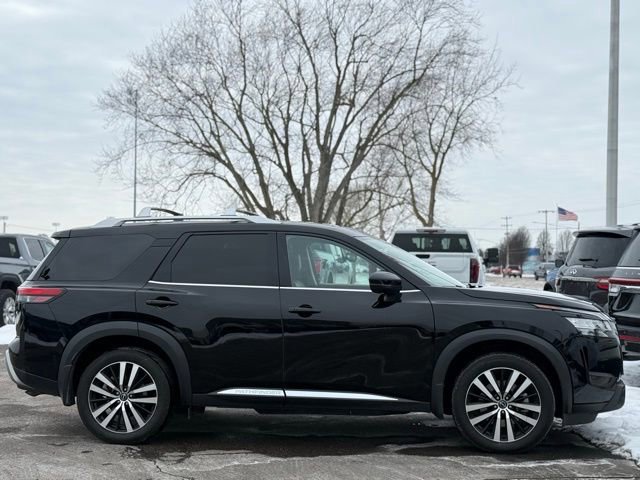 Used 2023 Nissan Pathfinder Platinum w/ Cargo Package image 10