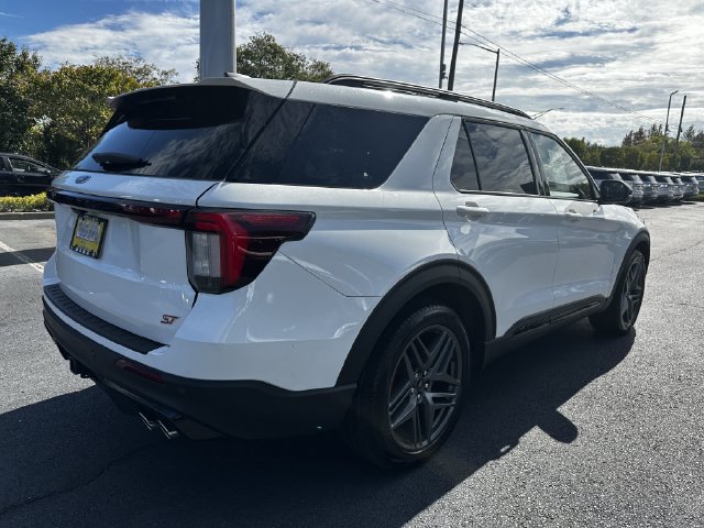 Certified 2025 Ford Explorer ST AWD/4WD image 5