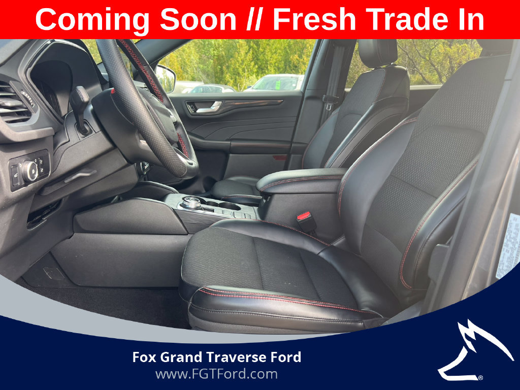 Certified 2025 Ford Escape ST-Line Select AWD/4WD image 3