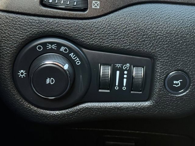 Used 2022 Jeep Cherokee Trailhawk w/ Sound & Nav Group image 18